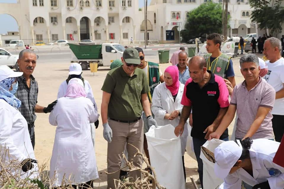 You are currently viewing وزير أملاك الدّولة يشرف على فعاليات شهر النظافة clean – up month بشارع 9 أفريل بالعاصمة.