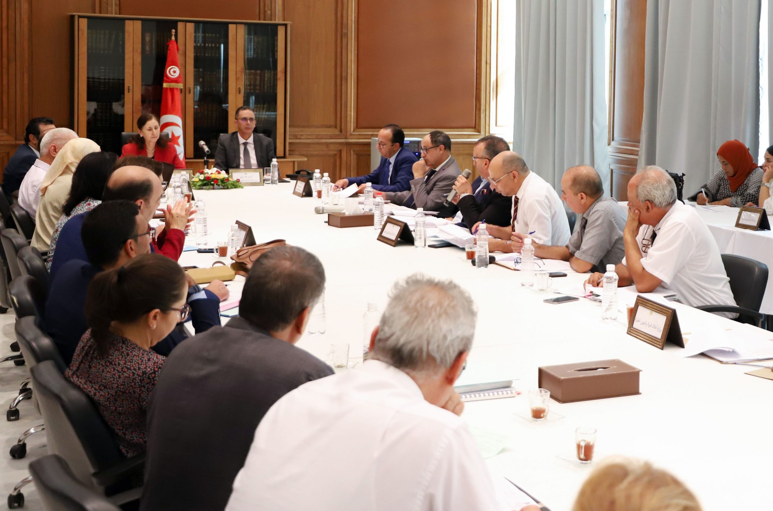 You are currently viewing Séance de travail conjointe entre le ministre des domaines de l’Etat et des affaires foncières et la ministre de l’équipement et de l’habitat.