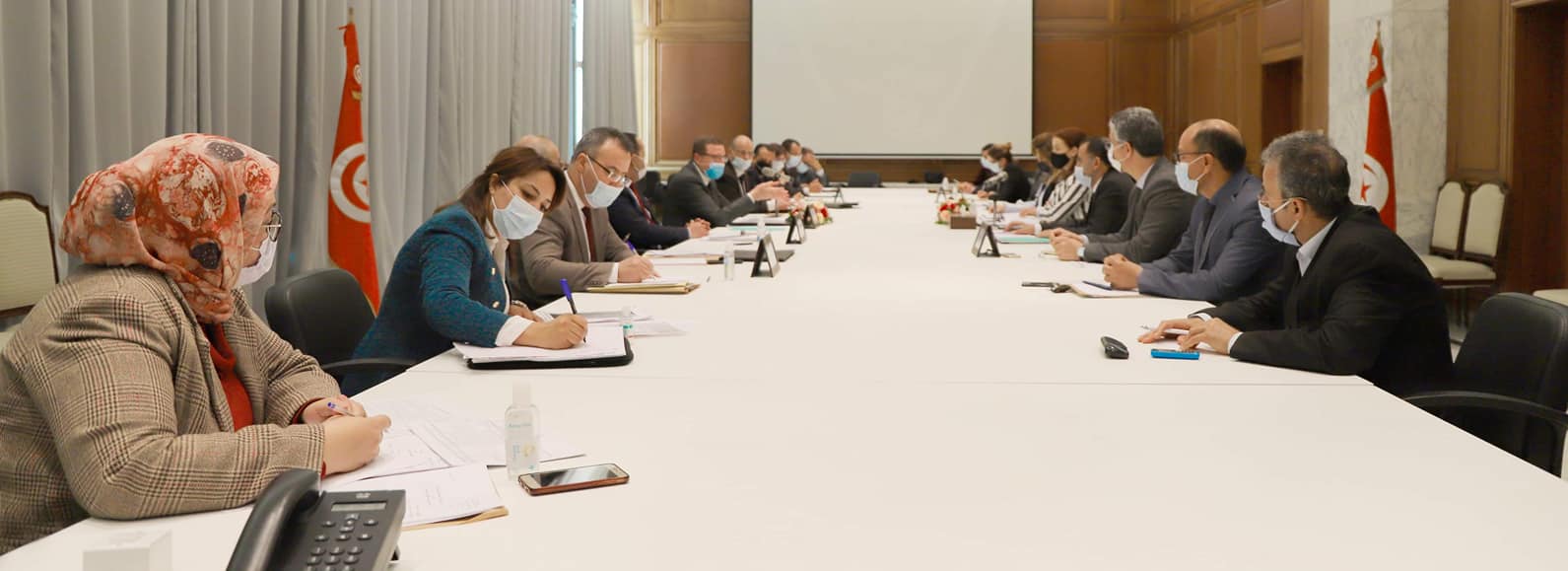 You are currently viewing Séance de travail conjointe entre les ministres des domaines de l’Etat et de la jeunesse et des sports par intérim.