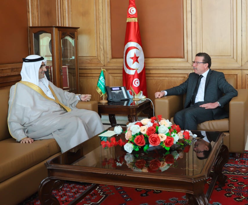 Lire la suite à propos de l’article Le ministre des domaines de l’Etat par intérim rencontre l’ambassadeur saoudien en Tunisie.